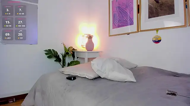 Snapshot of valka_collinss chatting on July 10, 7:49 pm valka collinss online show from July 10, 7:49 pm