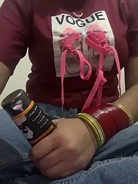 Snapshot of Cute_maari chatting on April 30, 10:14 pm Cute maari online show from April 30, 10:14 pm