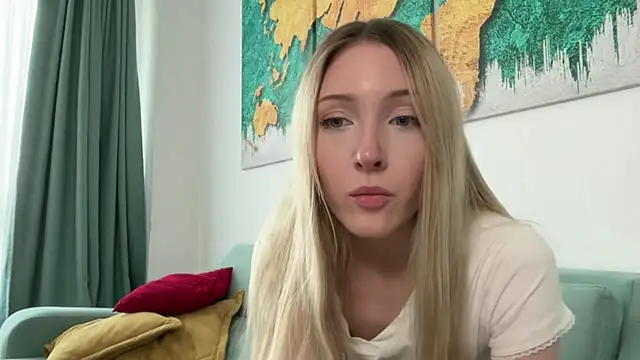 Snapshot of Kattie_Petite chatting on May 22, 4:01 pm Kattie Petite online show from May 22, 4:01 pm