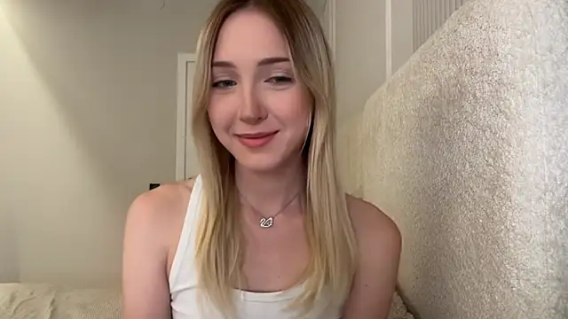 Snapshot of Kattie_Petite chatting on July 27, 4:36 pm Kattie Petite online show from July 27, 4:36 pm