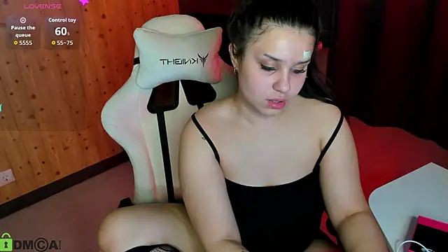 nicolewoss online show from June 8, 11:10 am