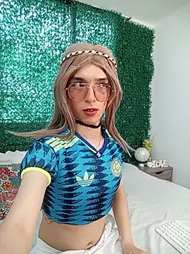 Snapshot of allison_pearzon chatting on June 27, 6:13 pm allison pearzon online show from June 27, 6:13 pm