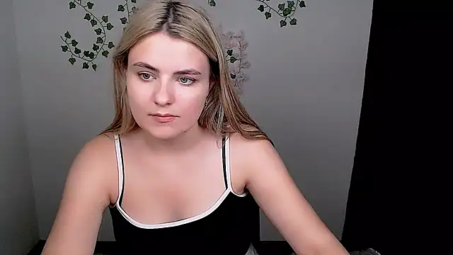 Snapshot of _shy_sabrina__ chatting on July 7, 1:15 pm shy sabrina online show from July 7, 1:15 pm