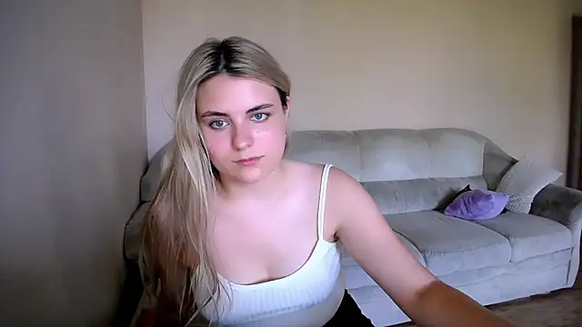 Snapshot of _shy_sabrina__ chatting on July 15, 2:00 pm shy sabrina online show from July 15, 2:00 pm