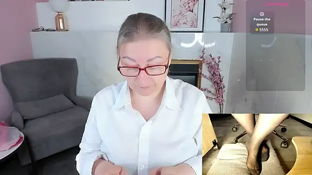 Alexandra Kind online show from July 21, 8:33 pm