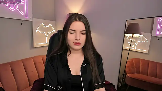 AliceLiador  online show from June 8, 2:50 pm
