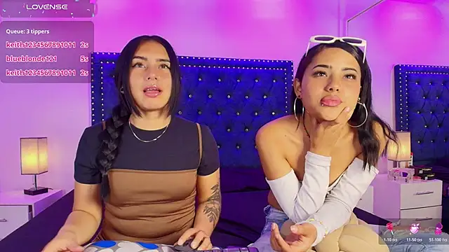 Snapshot of Serena_and_zoe chatting on April 24, 7:49 pm Serena and zoe online show from April 24, 7:49 pm