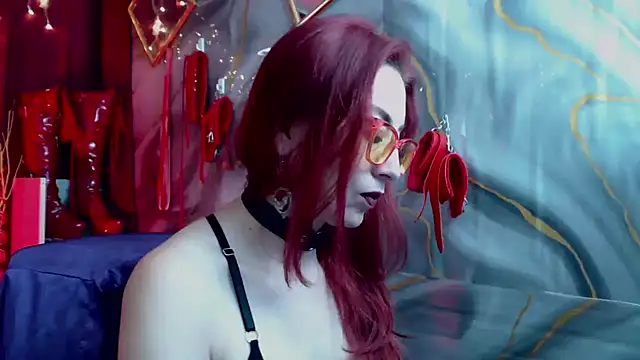 Snapshot of Queenscarlettsecret chatting on July 21, 1:02 pm Queenscarlettsecret online show from July 21, 1:02 pm