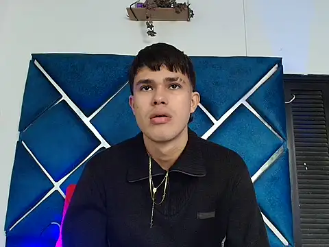 EdwinBoys online show from May 4, 1:51 pm