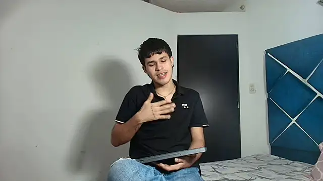 Snapshot of EdwinBoys chatting on June 26, 1:04 pm EdwinBoys online show from June 26, 1:04 pm