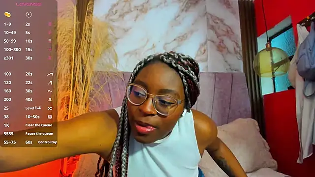 Snapshot of Candy_Williamss chatting on May 25, 8:15 pm Candy Williamss online show from May 25, 8:15 pm
