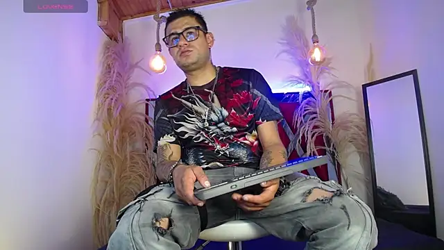 Nickk 21  online show from May 13, 1:52 pm