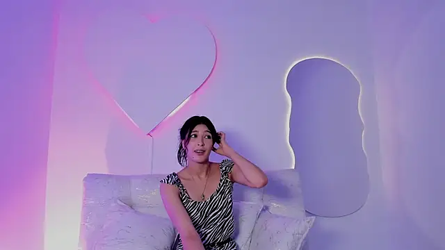 AdharaHamilton  online show from April 18, 7:51 pm