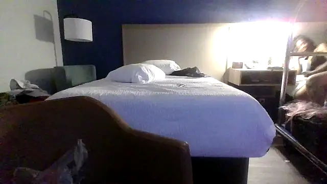 Snapshot of Dicksee_Left chatting on April 30, 7:04 am Dicksee Left online show from April 30, 7:04 am