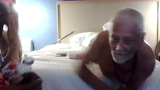 Snapshot of Dicksee_Left chatting on May 2, 11:43 pm Dicksee Left online show from May 2, 11:43 pm