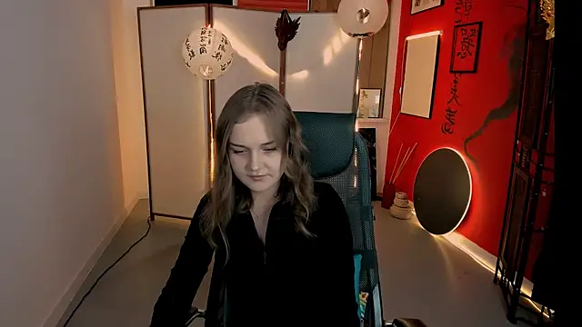 LissaTelor online show from April 19, 9:30 am