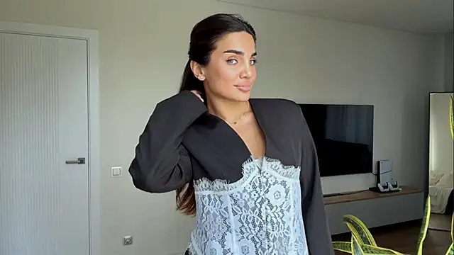 MelindaReny online show from May 11, 9:15 am
