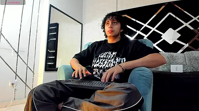JayTaylorr online show from July 23, 11:41 am