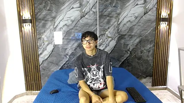 NoahWalker   online show from April 21, 11:05 am