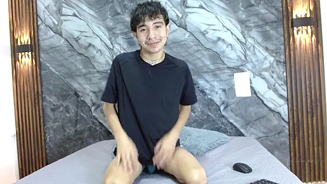 Snapshot of NoahWalker__ chatting on April 25, 2:14 am NoahWalker online show from April 25, 2:14 am