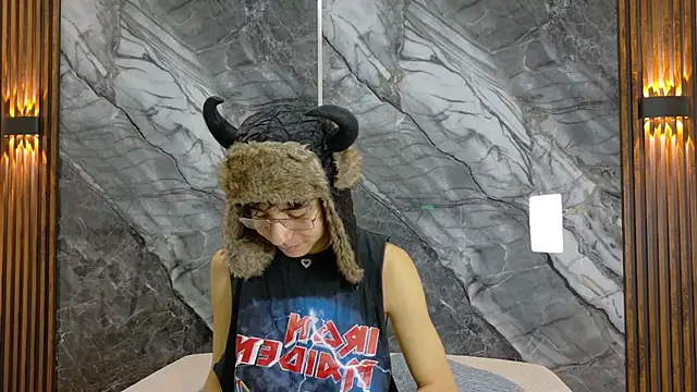 Snapshot of NoahWalker__ chatting on May 2, 11:15 am NoahWalker online show from May 2, 11:15 am
