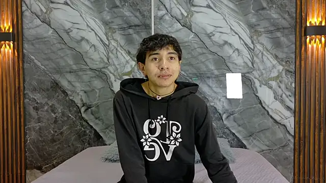 Snapshot of NoahWalker__ chatting on May 14, 11:17 am NoahWalker online show from May 14, 11:17 am