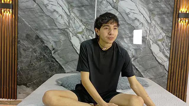 Snapshot of NoahWalker__ chatting on May 27, 11:07 am NoahWalker online show from May 27, 11:07 am