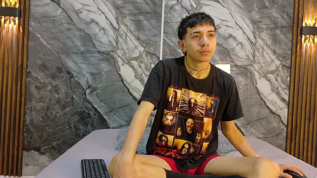 Snapshot of NoahWalker__ chatting on May 31, 11:17 am NoahWalker online show from May 31, 11:17 am