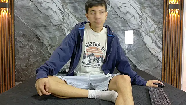 Snapshot of NoahWalker__ chatting on June 2, 11:01 am NoahWalker online show from June 2, 11:01 am