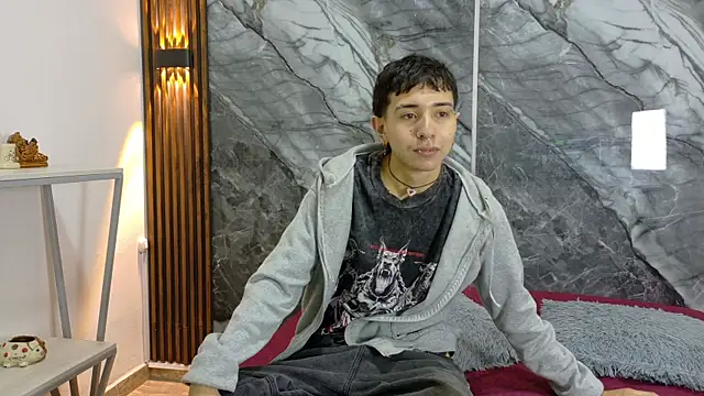 Snapshot of NoahWalker__ chatting on June 3, 11:13 am NoahWalker online show from June 3, 11:13 am