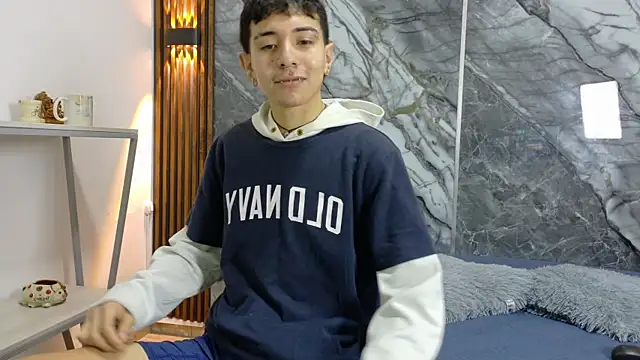 Snapshot of NoahWalker__ chatting on June 4, 11:05 am NoahWalker online show from June 4, 11:05 am