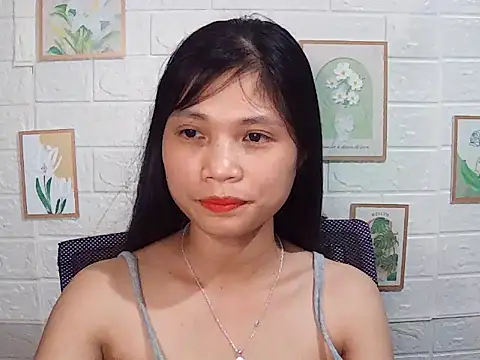 -Lucie-e online show from May 15, 7:26 am