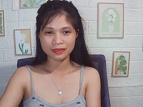-Lucie-e online show from May 17, 1:18 pm