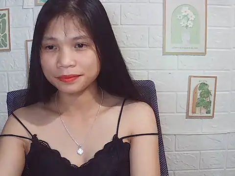 -Lucie-e online show from May 18, 4:13 pm