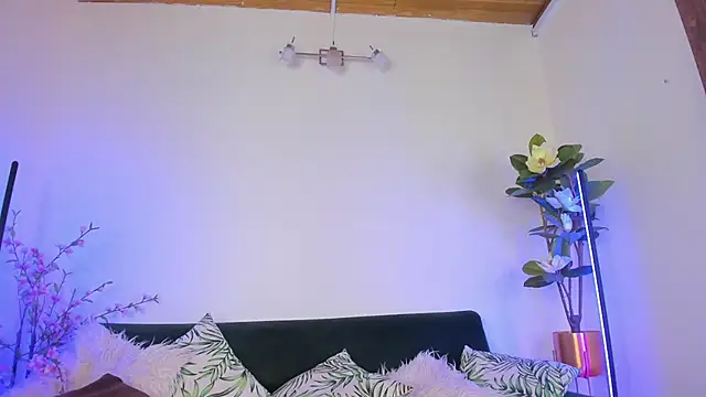 megan shyne online show from June 22, 4:53 am