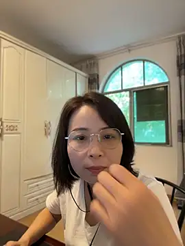 lisha521 online show from June 18, 1:39 am