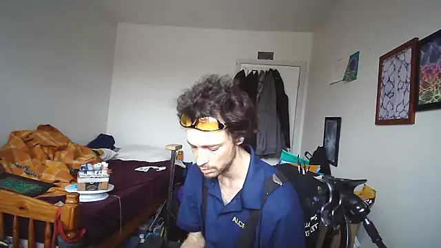 JohnnyMoves online show from May 12, 8:28 pm