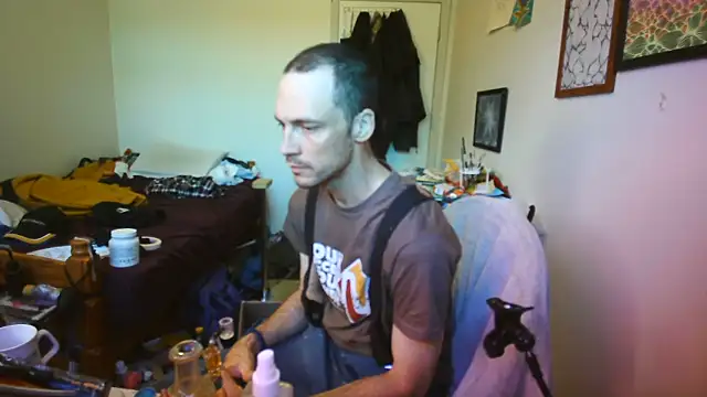 Snapshot of JohnnyMoves chatting on June 21, 7:16 pm JohnnyMoves online show from June 21, 7:16 pm