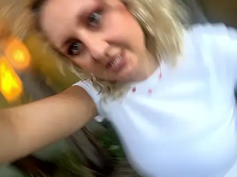 misskissxoxo online show from May 14, 6:53 am