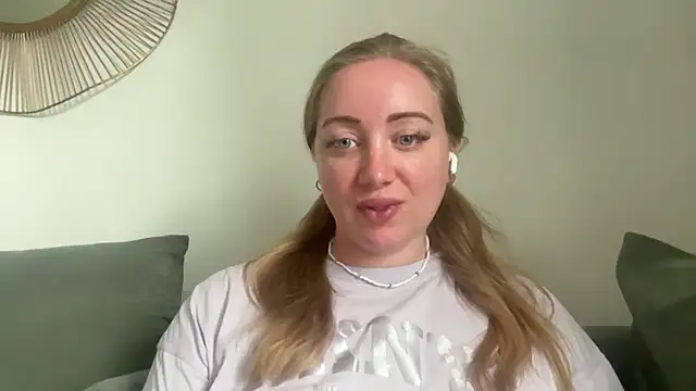 Snapshot of arielsweetieee chatting on June 30, 8:59 am arielsweetieee online show from June 30, 8:59 am