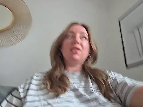 Snapshot of arielsweetieee chatting on July 21, 8:16 am arielsweetieee online show from July 21, 8:16 am