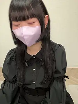 --Reina-- online show from May 16, 9:17 am