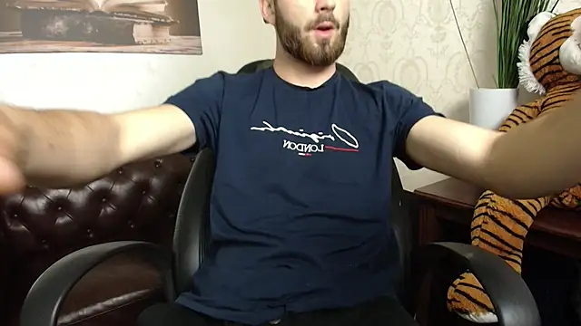 KyloEast online show from June 4, 4:07 am