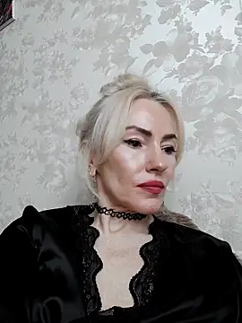 White00pearl online show from April 29, 5:30 pm