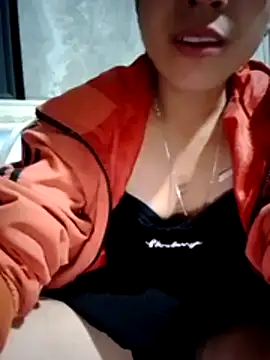 Snapshot of Zara-Lina chatting on May 4, 11:50 am Zara-Lina online show from May 4, 11:50 am