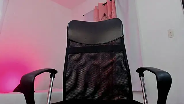 Snapshot of alessandroferrer chatting on May 20, 7:53 pm alessandroferrer online show from May 20, 7:53 pm