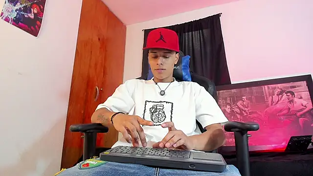 Snapshot of alessandroferrer chatting on June 8, 8:31 pm alessandroferrer online show from June 8, 8:31 pm