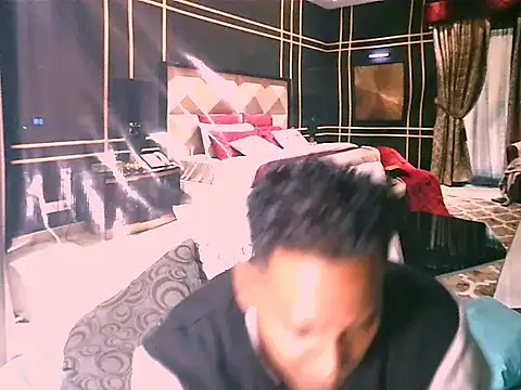 IndianHunk01 online show from April 18, 6:23 pm