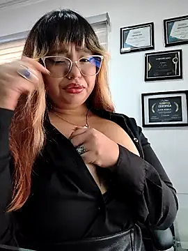 BelleVivianne online show from April 30, 1:06 pm