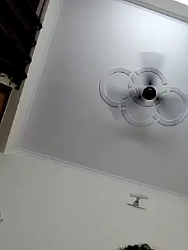 Horny Babe 17 online show from April 17, 11:13 am